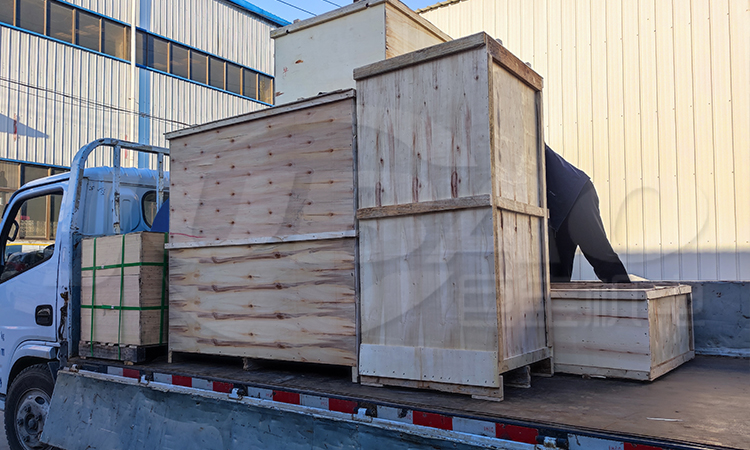 真空上料機(jī)、篩網(wǎng)、真空泵小車發(fā)貨嘍