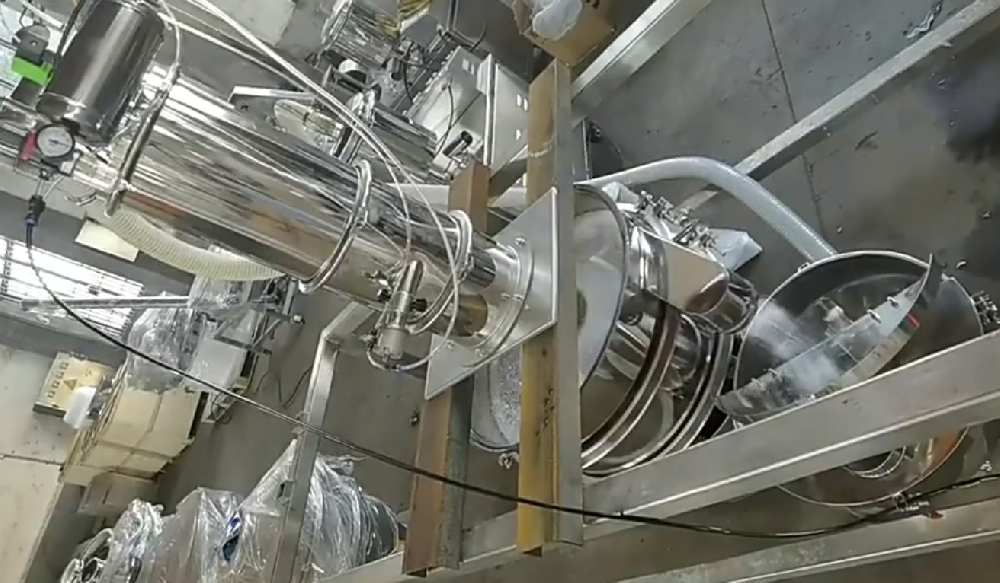 真空上料機(jī)接旋振篩、料倉試樹脂粉物料